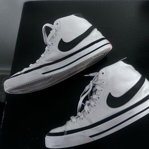 Nike White and Black Classic Sneakers